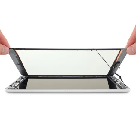 Réparation Remplacement vitre cassé Apple iPad 7 / 8 / 9 sur Paris