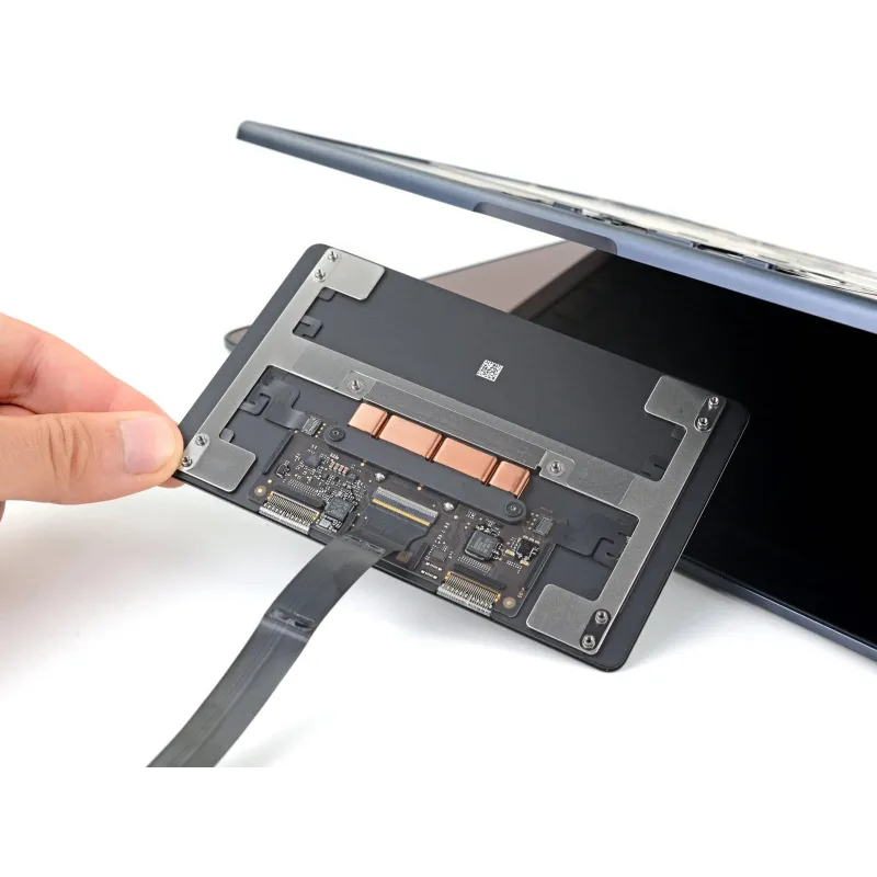 Réparation Remplacement Trackpad MacBook Air 13" M2 A2681 sur Paris Réparation Remplacement Trackpad MacBook Air 13" M2 A2681 sur Paris