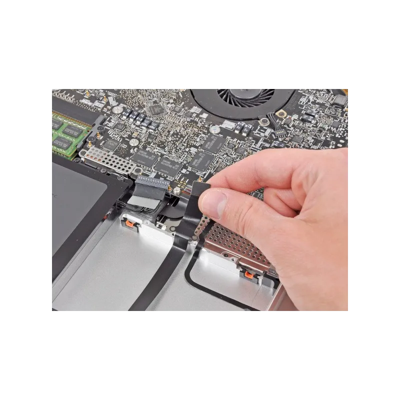 Réparation Nappe Disque Dur MacBook Pro 17\"